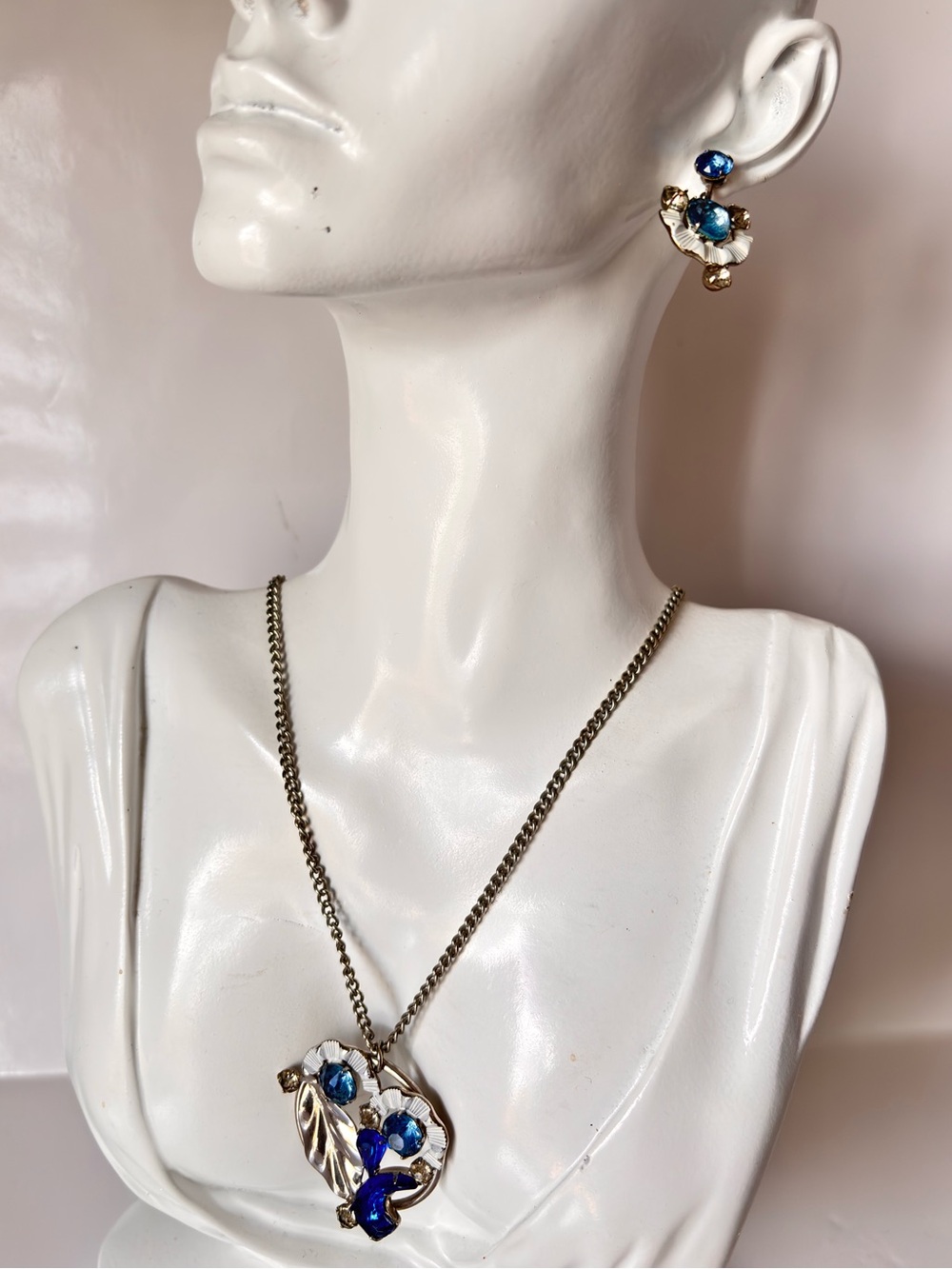 Beautiful Triad necklace and earrings set Vintage 1960's